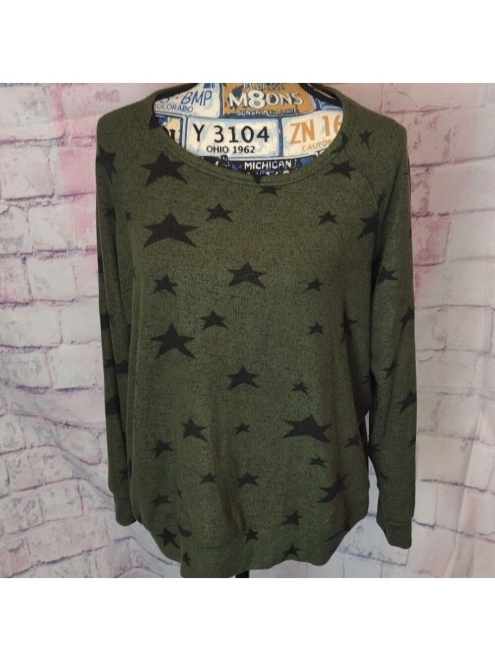 Buffalo DAVID BITTON - green star long sleeve top size medium